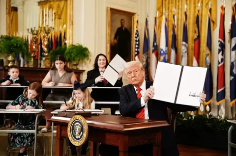 donald-trump-perintahkan-hapus-departemen-pendidikan-as-zks